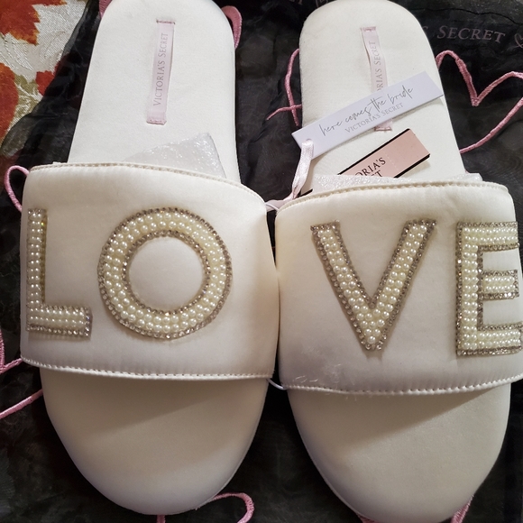 Slipers - Picture 4 of 5